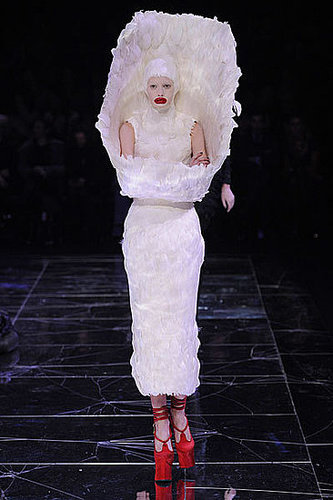 Alexander McQueen Fall 2009: A Twisted Fantasy Alexander McQueen Fall 2009: A Twisted Fantasy