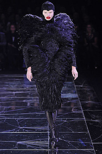 Alexander McQueen Fall 2009: A Twisted Fantasy Alexander McQueen Fall 2009: A Twisted Fantasy
