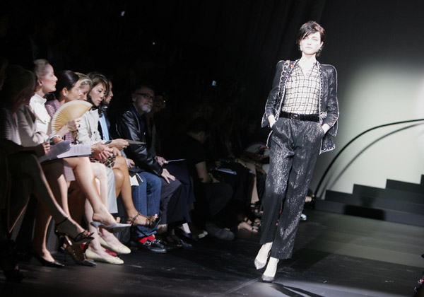 Giorgio Armani Brings Out Shine, Star Power for Fall 2009 Couture Giorgio Armani Brings Out Shine, Star Power for Fall 2009 Couture
