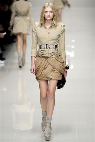 Burberry Returns to Home Turf for Spring 2010 Burberry Returns to Home Turf for Spring 2010