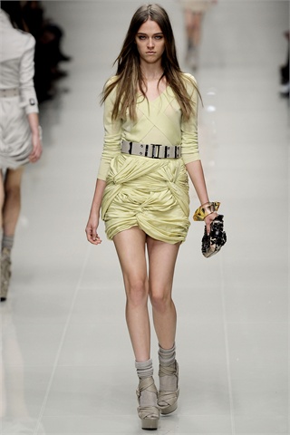 Burberry Returns to Home Turf for Spring 2010 Burberry Returns to Home Turf for Spring 2010
