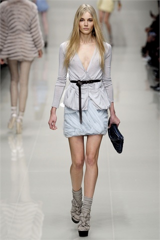 Burberry Returns to Home Turf for Spring 2010 Burberry Returns to Home Turf for Spring 2010