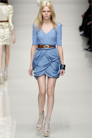 Burberry Returns to Home Turf for Spring 2010 Burberry Returns to Home Turf for Spring 2010