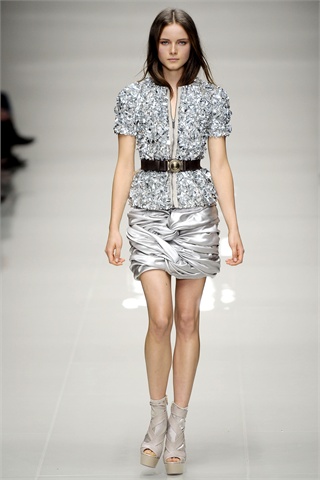 Burberry Returns to Home Turf for Spring 2010 Burberry Returns to Home Turf for Spring 2010