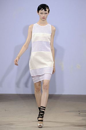 A Softer Side of Jonathan Saunders for Spring 2010 A Softer Side of Jonathan Saunders for Spring 2010