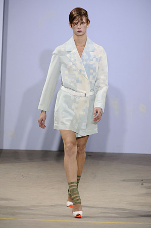 A Softer Side of Jonathan Saunders for Spring 2010 A Softer Side of Jonathan Saunders for Spring 2010