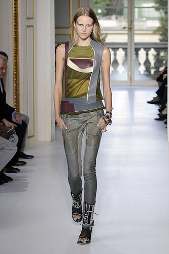 Balenciaga Aims to Go Thorougly Modern for Spring 2010 Balenciaga Aims to Go Thorougly Modern for Spring 2010