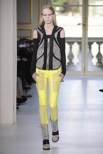 Balenciaga Aims to Go Thorougly Modern for Spring 2010 Balenciaga Aims to Go Thorougly Modern for Spring 2010