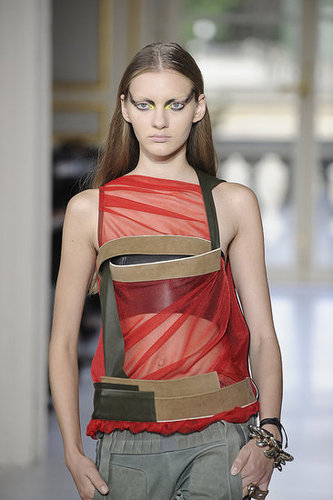 Balenciaga Aims to Go Thorougly Modern for Spring 2010 Balenciaga Aims to Go Thorougly Modern for Spring 2010