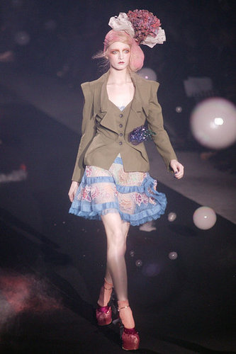 John Galliano Harks Back to Fading Film Stars for Spring 2010 John Galliano Harks Back to Fading Film Stars for Spring 2010