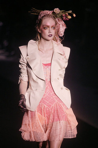 John Galliano Harks Back to Fading Film Stars for Spring 2010 John Galliano Harks Back to Fading Film Stars for Spring 2010