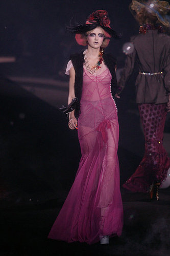 John Galliano Harks Back to Fading Film Stars for Spring 2010 John Galliano Harks Back to Fading Film Stars for Spring 2010