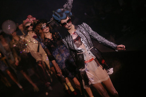 John Galliano Harks Back to Fading Film Stars for Spring 2010 John Galliano Harks Back to Fading Film Stars for Spring 2010