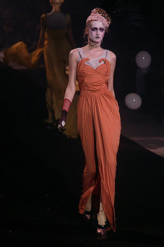 John Galliano Harks Back to Fading Film Stars for Spring 2010 John Galliano Harks Back to Fading Film Stars for Spring 2010