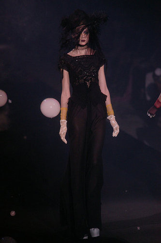 John Galliano Harks Back to Fading Film Stars for Spring 2010 John Galliano Harks Back to Fading Film Stars for Spring 2010