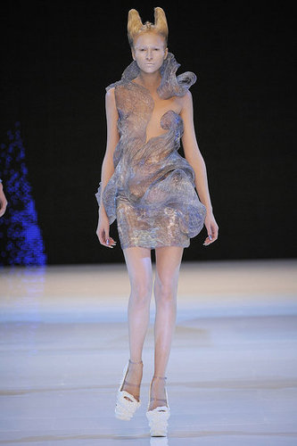Alexander McQueen Shows Holographic Alien Beauties for Spring 2010 Alexander McQueen Shows Holographic Alien Beauties for Spring 2010