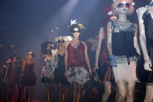 John Galliano Harks Back to Fading Film Stars for Spring 2010 John Galliano Harks Back to Fading Film Stars for Spring 2010