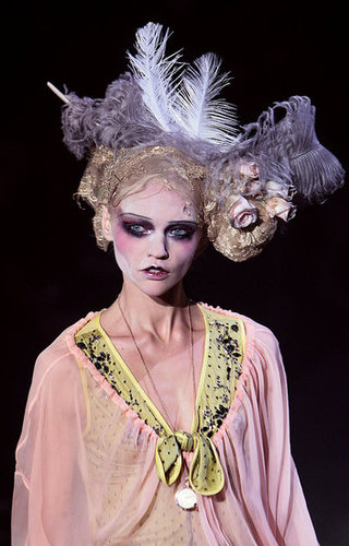 John Galliano Harks Back to Fading Film Stars for Spring 2010 John Galliano Harks Back to Fading Film Stars for Spring 2010