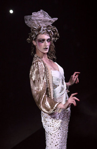 John Galliano Harks Back to Fading Film Stars for Spring 2010 John Galliano Harks Back to Fading Film Stars for Spring 2010