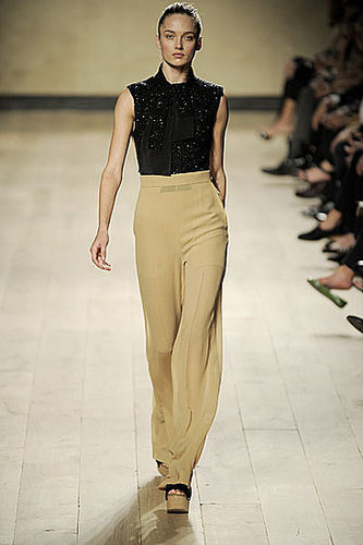 Pheobe Philo's First Celine Runway Collection for Spring 2010: The Reviews Are In Pheobe Philo's First Celine Runway Collection for Spring 2010: The Reviews Are In