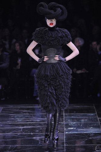 Paris Fashion Week: Alexander McQueen Fall 2009 Paris Fashion Week: Alexander McQueen Fall 2009