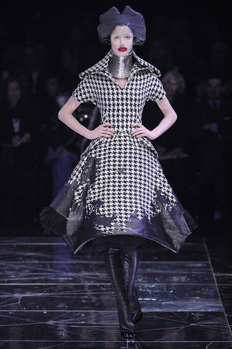 Paris Fashion Week: Alexander McQueen Fall 2009 Paris Fashion Week: Alexander McQueen Fall 2009
