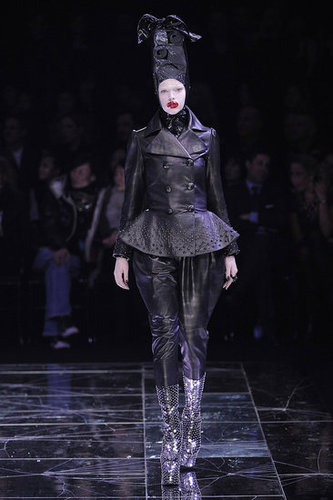 Paris Fashion Week: Alexander McQueen Fall 2009 Paris Fashion Week: Alexander McQueen Fall 2009