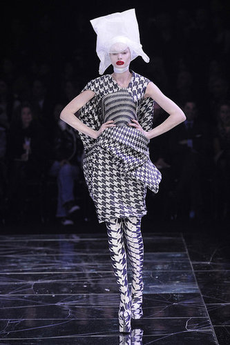 Paris Fashion Week: Alexander McQueen Fall 2009 Paris Fashion Week: Alexander McQueen Fall 2009