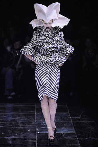 Paris Fashion Week: Alexander McQueen Fall 2009 Paris Fashion Week: Alexander McQueen Fall 2009