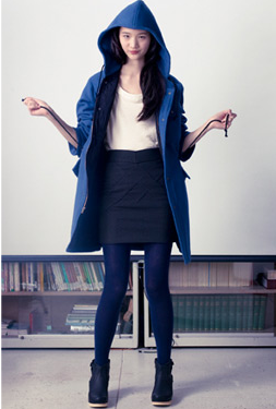 Organic wool coat padded with 100% recycled bottle quilting. Bluedesign-certified ski crepe skirt lined with bamboo/organic cotton. Cotton/kapok jersey t-shirt.
Organic wool coat padded with 100% recycled bottle quilting. Bluedesign-certified ski crepe skirt lined with bamboo/organic cotton. Cotton/kapok jersey t-shirt.