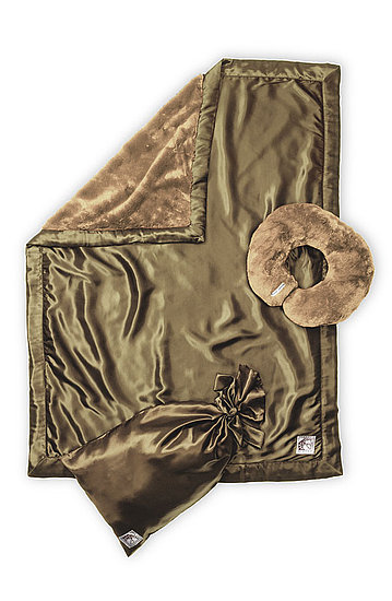 Giraffe at Home Luxe Travel Set