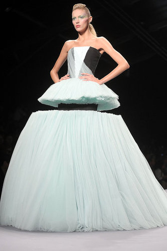 Paris Fashion Week: Viktor & Rolf Spring 2010