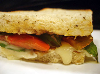 Recipe For Caprese Sandwich With Heirloom Tomatoes 2009-07-01 11:19:20 Recipe For Caprese Sandwich With Heirloom Tomatoes 2009-07-01 11:19:20