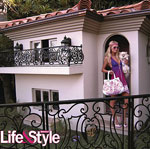 Oh Snap! Paris Hilton's Dogs Have a Really Ruff Life Oh Snap! Paris Hilton's Dogs Have a Really Ruff Life