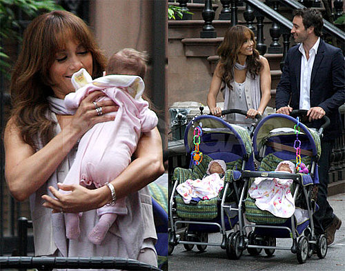 Photos of Jennifer Lopez Playing With Twins on the Set of The Back-Up Plan