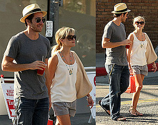 Photos of Reese Witherspoon and Jake Gyllenhaal in Venice Beach, CA
