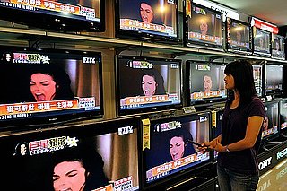 People Rush to Internet to Learn About Michael Jackson News