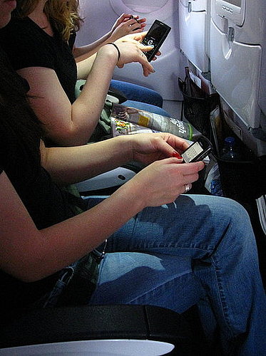 Mexico Gives Two Thumbs Up to Cell Phones on Airplanes 