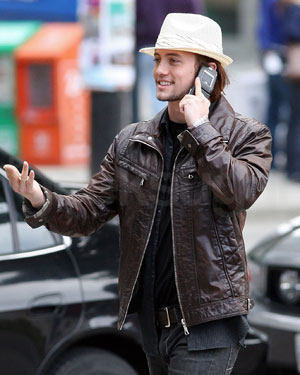 Eclipse's Jackson Rathbone Carries a LG Lotus While Filming Eclipse in Vancouver With Robert Pattinson and Kristen Stewart Eclipse's Jackson Rathbone Carries a LG Lotus While Filming Eclipse in Vancouver With Robert Pattinson and Kristen Stewart
