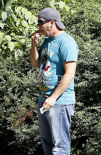 Jon Gosselin Takes A Bachelor's Bite Out of the Big Apple Jon Gosselin Takes A Bachelor's Bite Out of the Big Apple