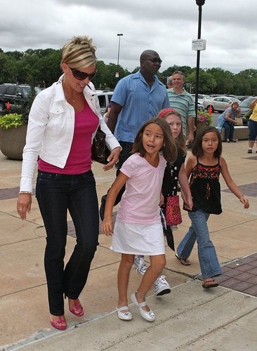 The Gosselin Girls Go to Jonas Brothers Concert