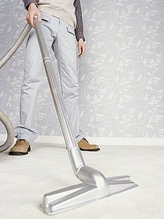 Study Reveals That Men Who Tidy Make the Ladies Happy