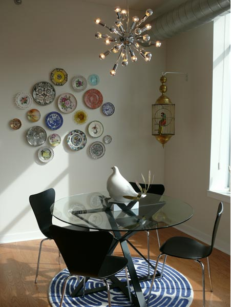 How-To: Decorate on the Cheap With Pretty Plates How-To: Decorate on the Cheap With Pretty Plates