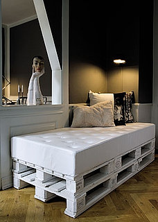 Cool Idea: Shipping Pallet Daybed