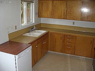 Room Therapy: Easy Fixes For an Outdated Kitchen