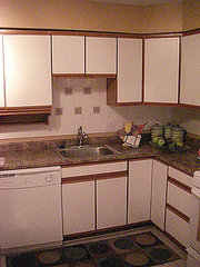 Before and After: Julie's Bright and Cheery Kitchen Makeover Before and After: Julie's Bright and Cheery Kitchen Makeover