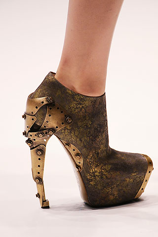 Alexander McQueen spring 2010
Alexander McQueen spring 2010