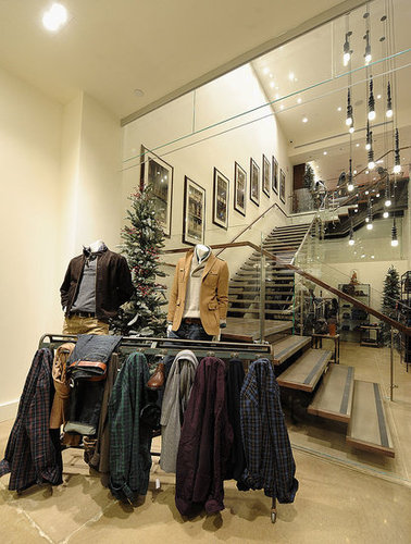 Banana Republic Breaks Down Massive New Store into Mini Boutiques Banana Republic Breaks Down Massive New Store into Mini Boutiques