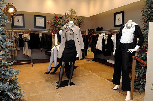 Banana Republic Breaks Down Massive New Store into Mini Boutiques Banana Republic Breaks Down Massive New Store into Mini Boutiques