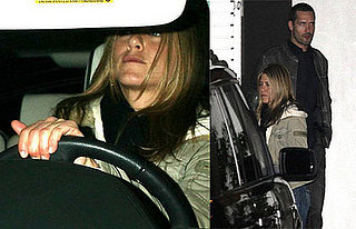 Aniston Nabs Herself an Oscar Night Statue(sque Man)